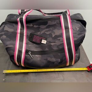 HAUTE SHORE Camouflage Duffel with Pink and Black Straps